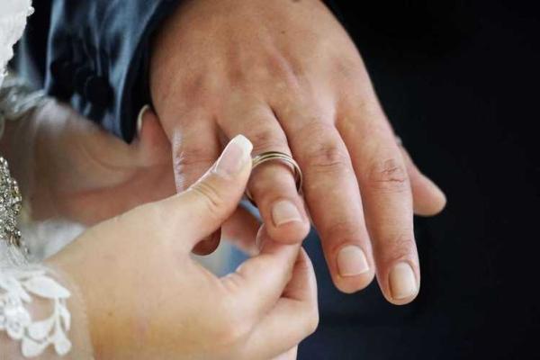 王毅命理解惑：能否改运？合婚怎么看？命运不同的八字解析