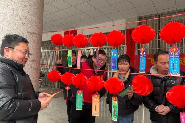 元宵节：灯谜猜乐，体验传统民俗