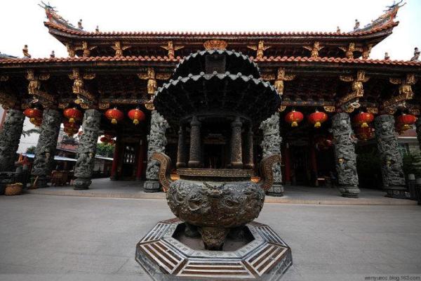 元宵节：道教庙宇灯火辉煌，感受传统文化魅力