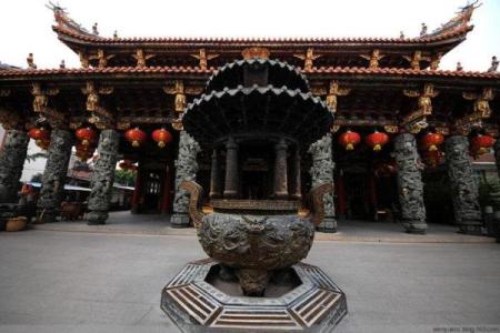 元宵节：道教庙宇灯火辉煌，感受传统文化魅力
