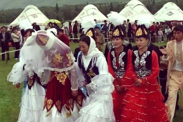新疆九月：柯尔克孜节，感受民族文化的独特魅力