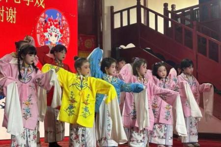 八月：传统文化传承，祭祀习俗与家族团圆