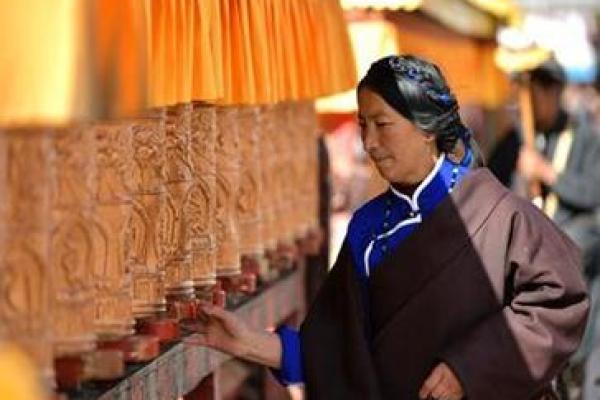 藏族转经节:心灵净化,感受藏族宗教文化 藏族转经节:心灵净化,感受藏族宗教文化