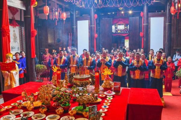 春节:祭拜先祖,传承家族文化 春节:祭拜先祖,传承家族文化