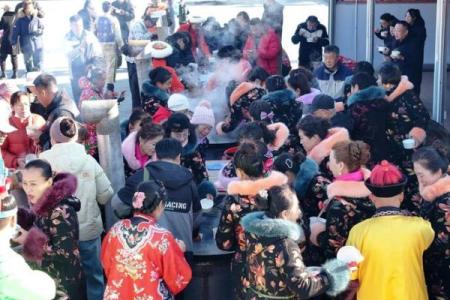 满族春节：家族团聚与传统饮食文化