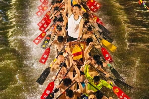 壮族的“赛龙舟节”：竞技精神与团结文化的象征