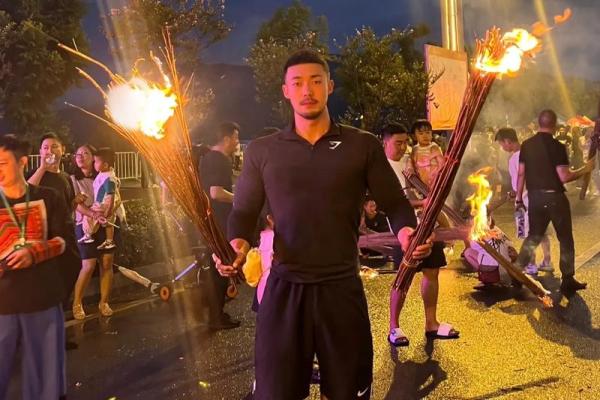 布朗族火把节：点燃篝火，感悟传统文化