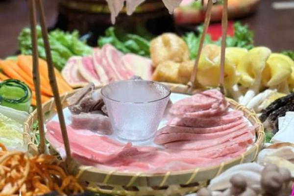 纳西族新年：品味传统美食，体验文化魅力