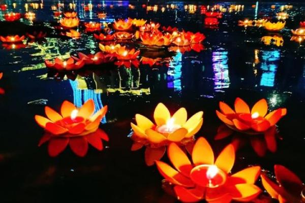 元宵节：花灯映夜空，品味节日习俗