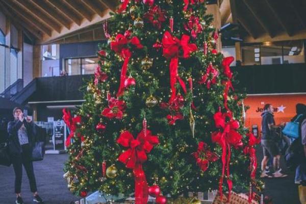 圣诞节：温馨团聚，传承欧洲文化习俗